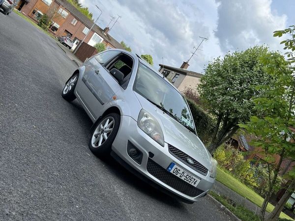 Ford Fiesta Hatchback, Petrol, 2006, Silver