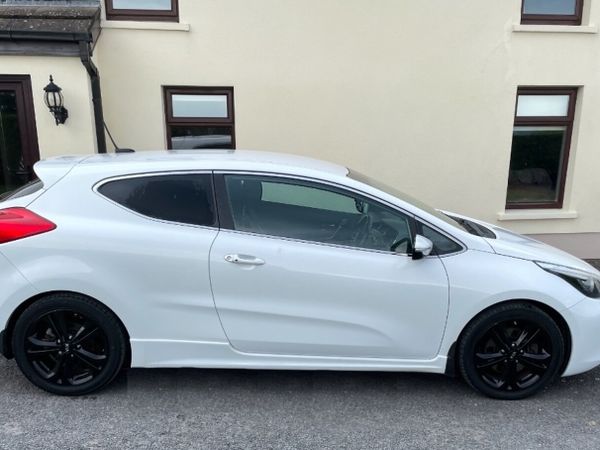 Kia Ceed Hatchback, Diesel, 2016, White
