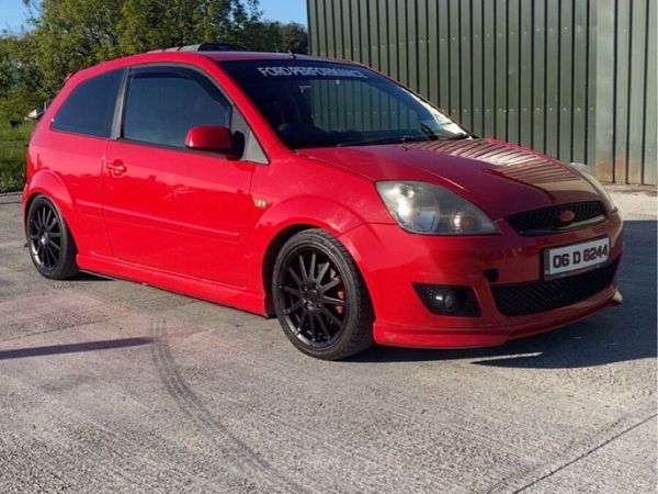 Ford Fiesta Hatchback, Petrol, 2006, Red