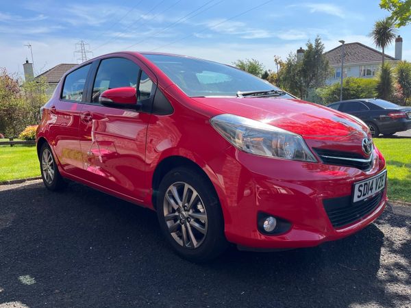 Toyota Yaris Hatchback, Petrol, 2014, Red