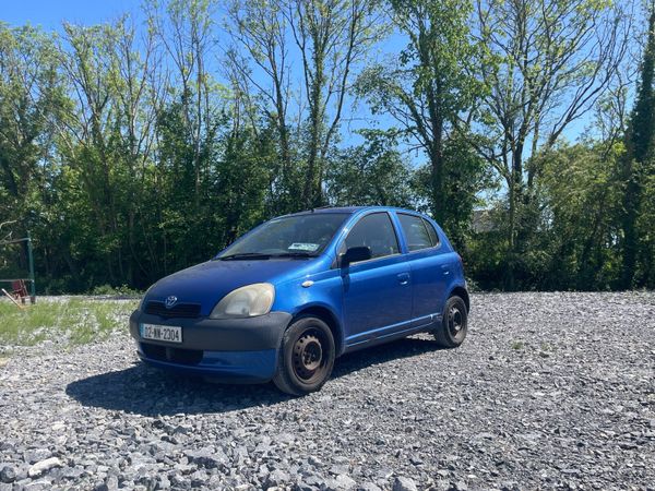 Toyota Yaris Hatchback, Petrol, 2002, Blue