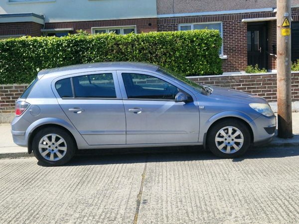 Opel Astra Hatchback, Petrol, 2008, Silver