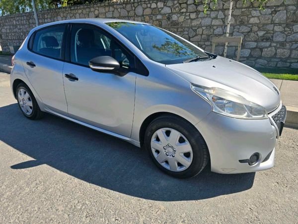 Peugeot 208 Hatchback, Petrol, 2014, Grey