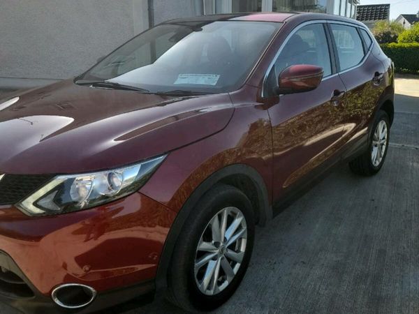 Nissan Qashqai Hatchback, Diesel, 2017, Red