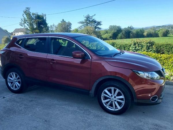 Nissan Qashqai Hatchback, Diesel, 2017, Red