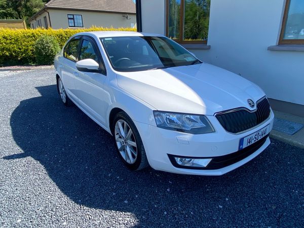 Skoda Octavia Hatchback, Diesel, 2014, White
