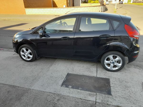 Ford Fiesta Hatchback, Diesel, 2010, Black