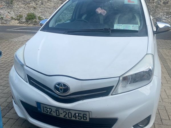 Toyota Yaris Hatchback, Petrol, 2013, White