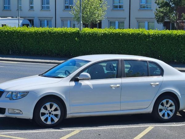 Skoda Superb Hatchback, Diesel, 2012, White