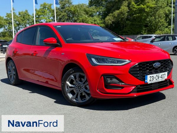 Ford Focus Hatchback, Petrol Hybrid, 2023, Red