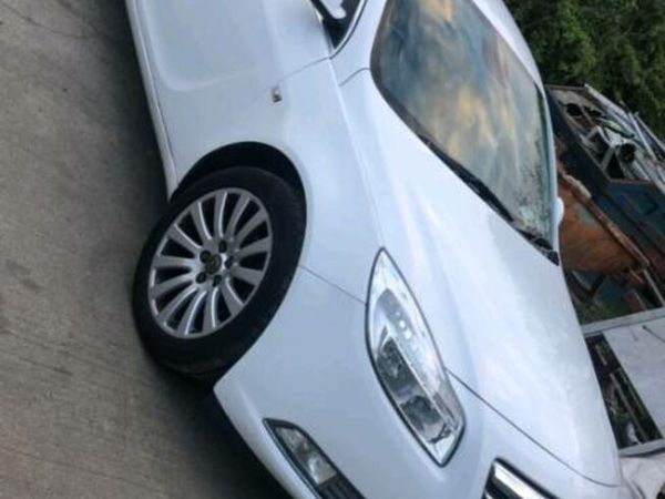 Opel Insignia Saloon, Diesel, 2011, White