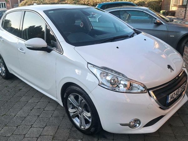 Peugeot 208 Hatchback, Petrol, 2014, White