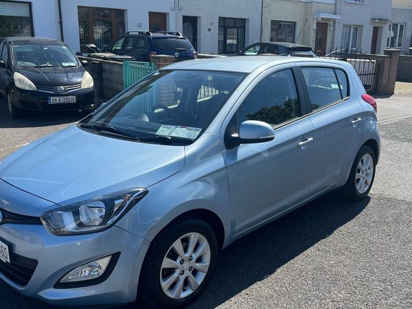 Hyundai i20 Hatchback, Petrol, 2013, Blue