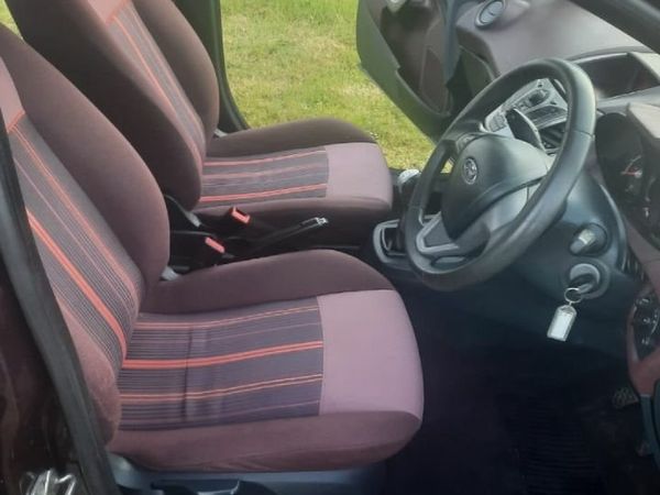 Ford Fiesta Hatchback, Petrol, 2009, Red