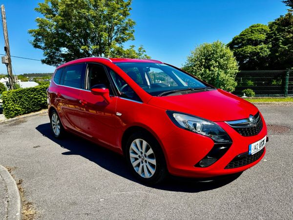 Vauxhall Zafira MPV, Diesel, 2014, Red