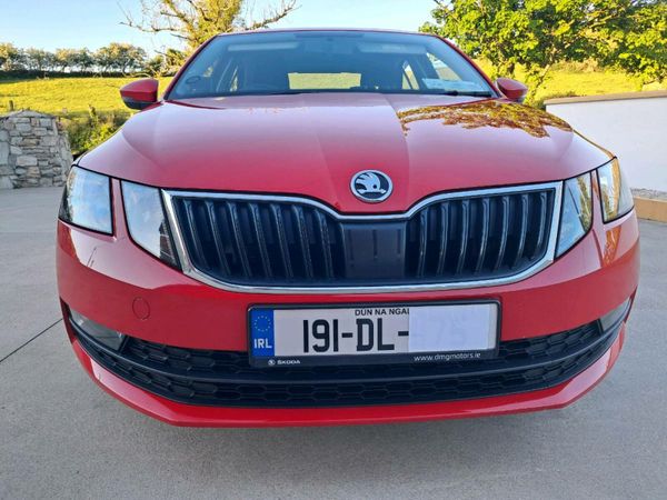 Skoda Octavia Saloon, Diesel, 2019, Red