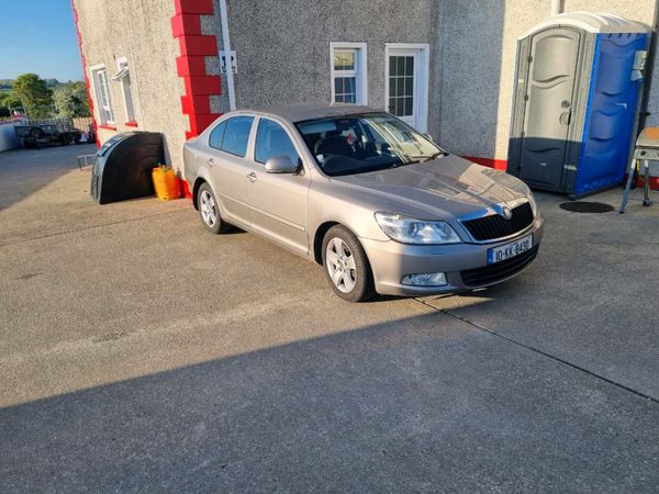 Skoda Octavia Estate, Diesel, 2010, Beige