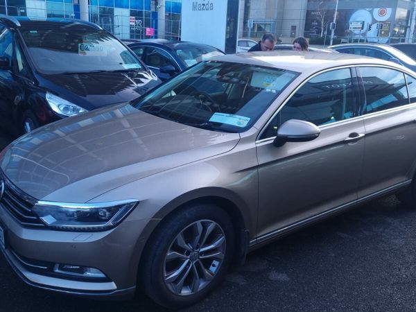 Volkswagen Passat Saloon, Diesel, 2016, Gold