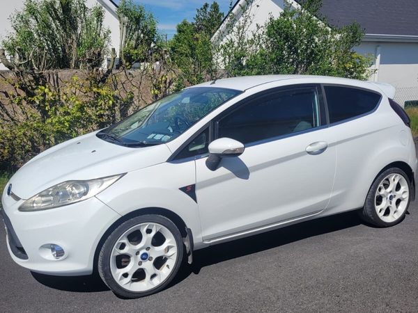 Ford Fiesta Hatchback, Petrol, 2009, White