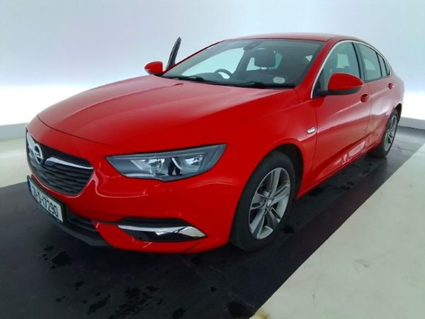 Opel Insignia Hatchback, Diesel, 2021, Red