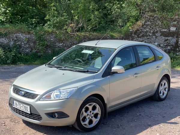 Ford Focus Hatchback, Diesel, 2010, Gold
