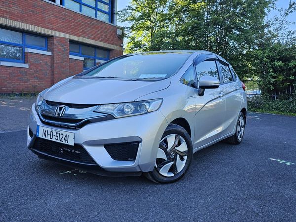 Honda Fit Hatchback, Petrol, 2014, Silver