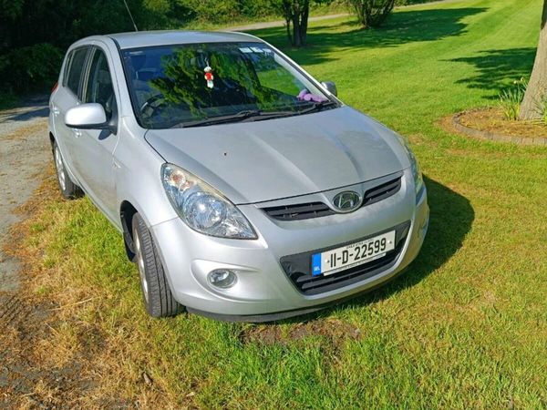 Hyundai i20 Hatchback, Petrol, 2011, Silver