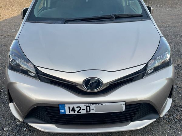 Toyota Vitz Hatchback, Petrol, 2014, Gold
