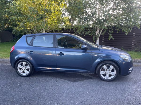 Kia Ceed Hatchback, Diesel, 2010, Blue