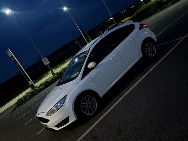 Ford Focus Hatchback, Diesel, 2015, White