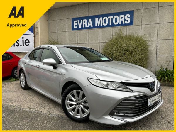 Toyota Camry Saloon, Petrol, 2018, Silver