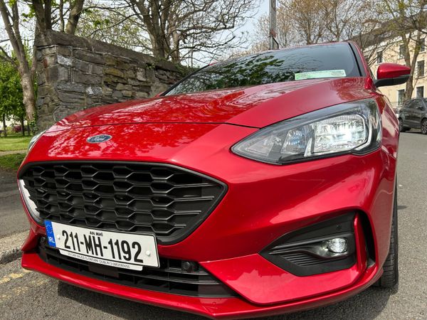 Ford Focus Hatchback, Petrol, 2021, Red