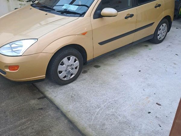 Ford Focus Hatchback, Petrol, 2000, Yellow