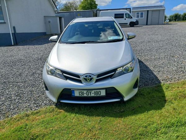 Toyota Auris Hatchback, Diesel, 2013, Silver