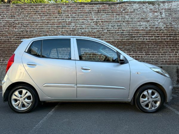 Hyundai i10 Hatchback, Petrol, 2013, Silver