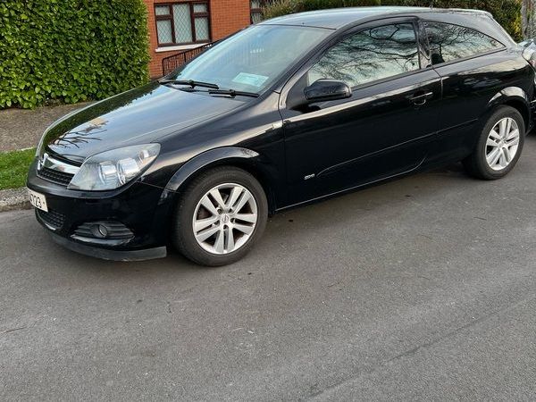Opel Astra Hatchback, Petrol, 2010, Black