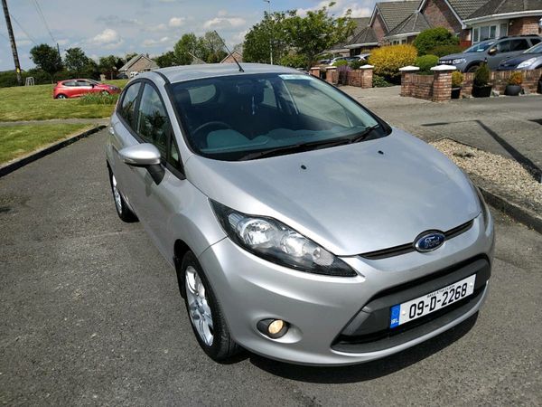 Ford Fiesta Hatchback, Petrol, 2009, Silver