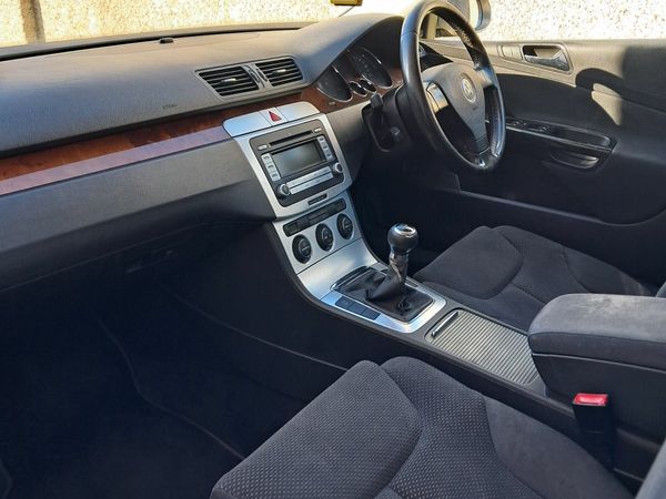 Volkswagen Passat Saloon, Diesel, 2008, Beige