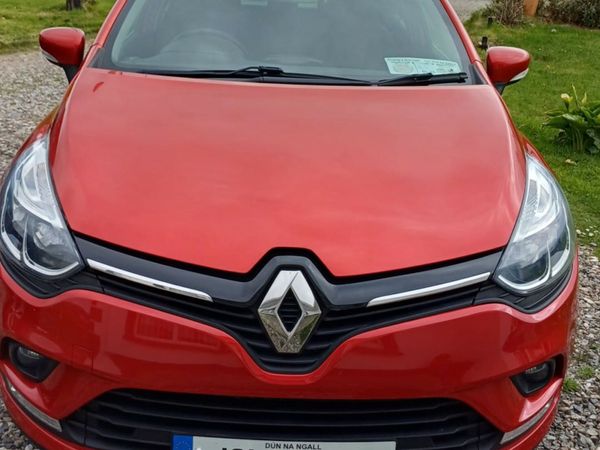 Renault Clio Hatchback, Petrol, 2019, Red