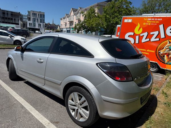 Opel Astra Hatchback, Petrol, 2007, Silver