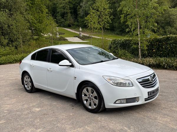 Vauxhall Insignia Hatchback, Diesel, 2012, White