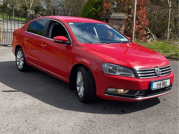 Volkswagen Passat Saloon, Diesel, 2011, Red