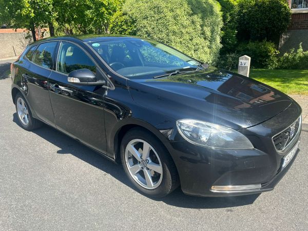 Volvo V40 Hatchback, Diesel, 2015, Black