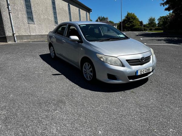 Toyota Corolla Saloon, Petrol, 2012, Silver