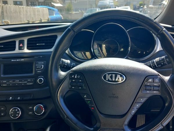 Kia Ceed Hatchback, Diesel, 2015, Silver