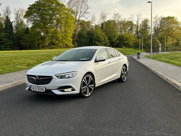 Opel Insignia Hatchback, Diesel, 2018, White