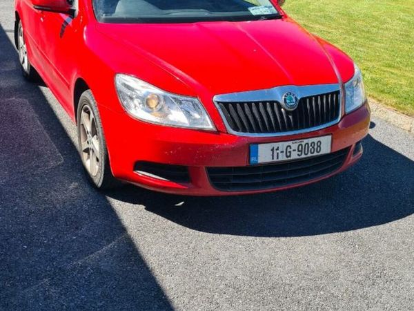Skoda Octavia Estate, Diesel, 2011, Red