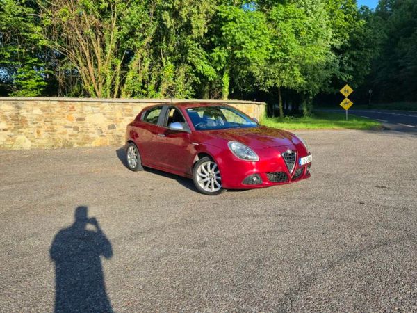 Alfa Romeo Giulietta Hatchback, Petrol, 2012, Red