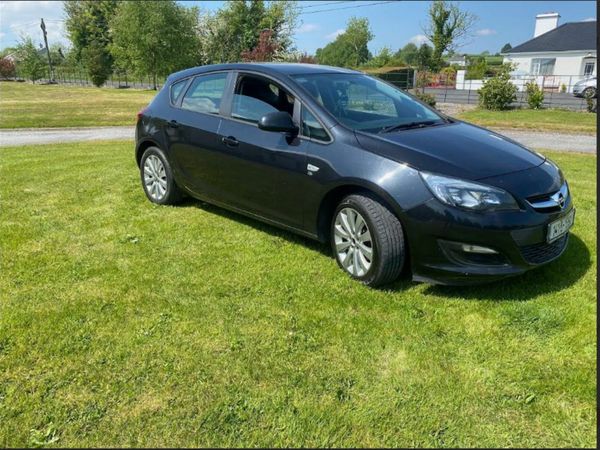 Opel Astra Hatchback, Diesel, 2014, Black