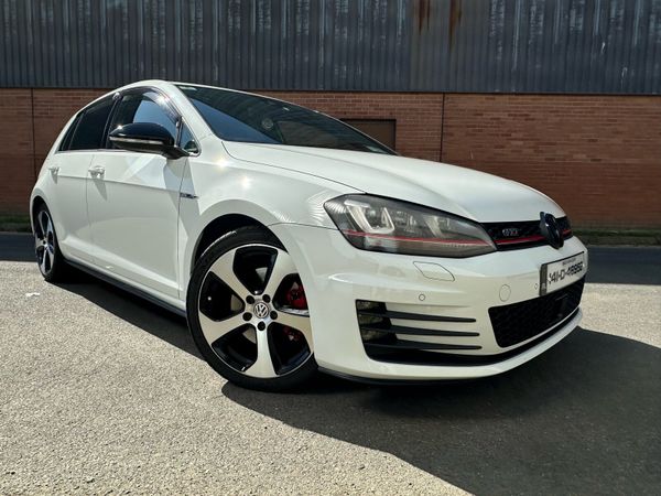 Volkswagen Golf Hatchback, Petrol, 2014, White